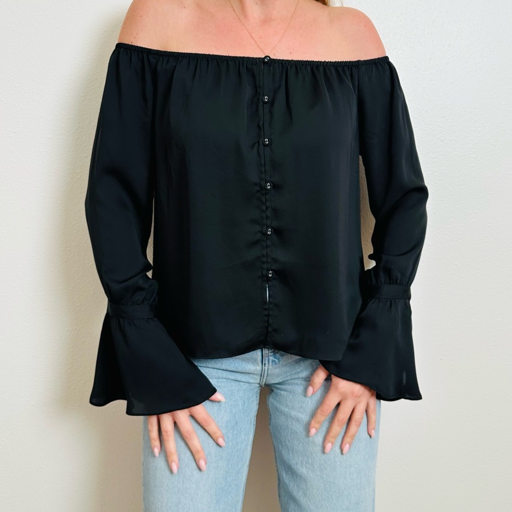 New L'Academie Classic Off Shoulder Blouse Top